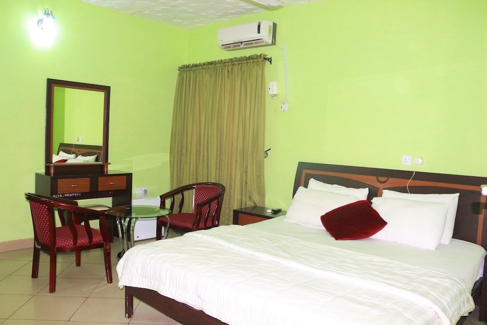 Ann's Haven Hotel & Suites 5/19