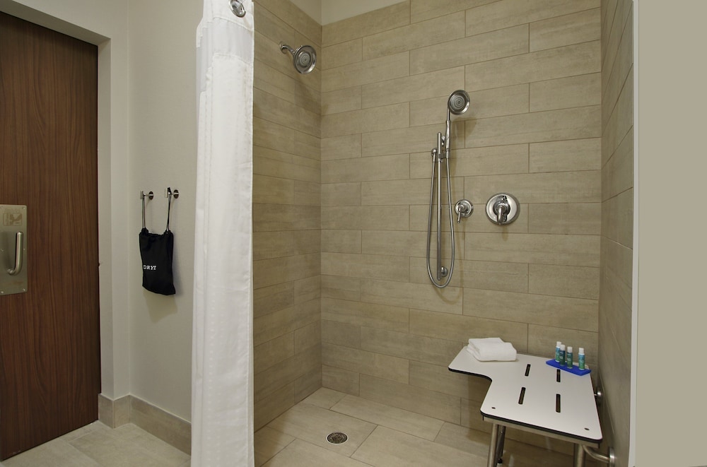 Holiday Inn Express And Suites Katy 9/54