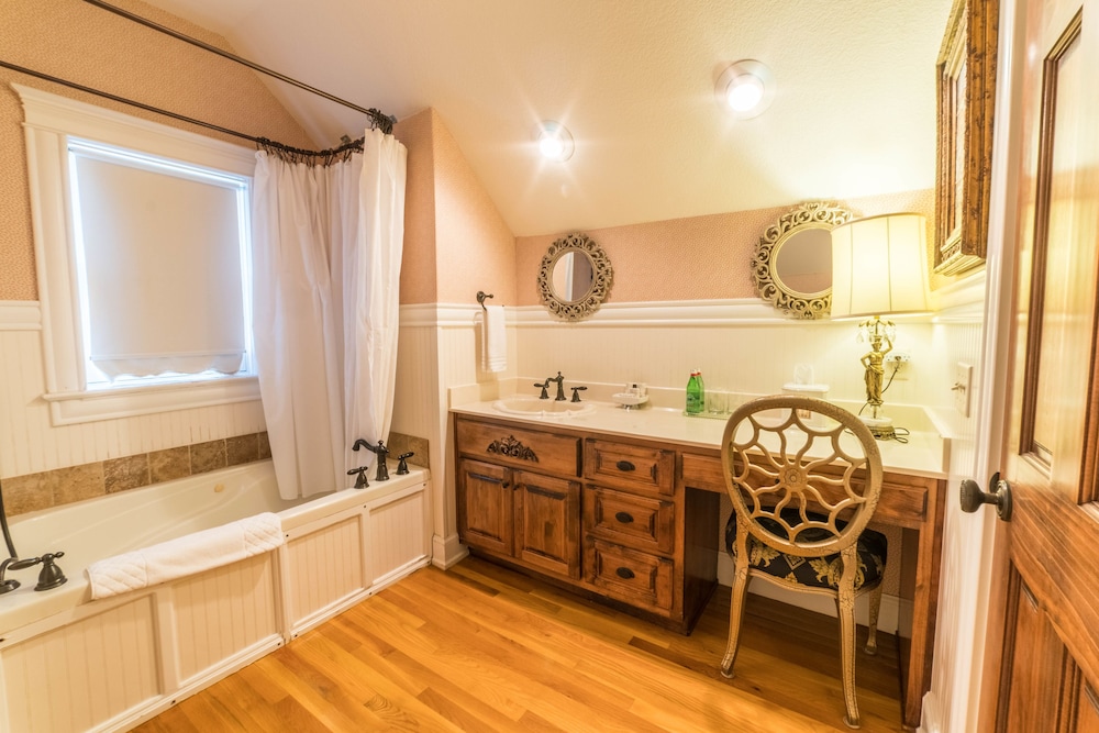 The Victoria B & B 23/71