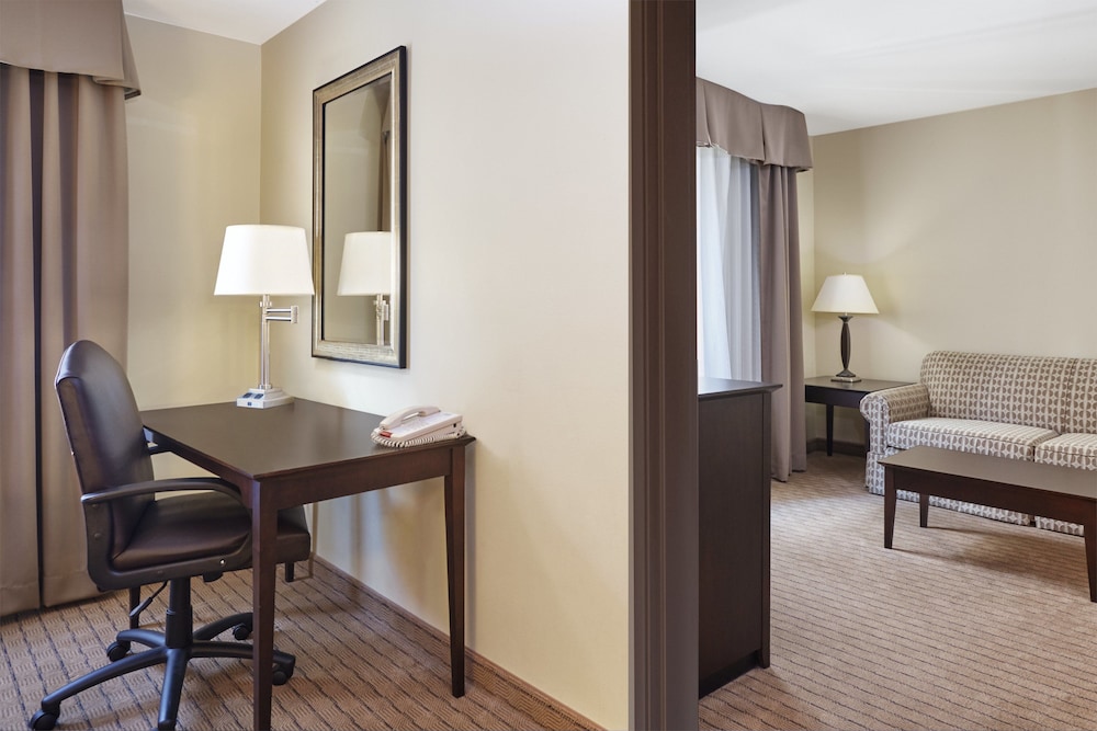 Holiday Inn Express Hotel And Suites Madison Verona 48/58