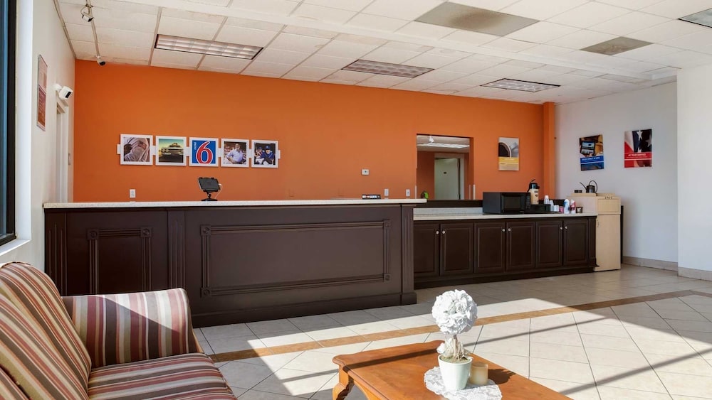 Lobby at Motel6 Clarksville, TN, CLARKSVILLE - TN