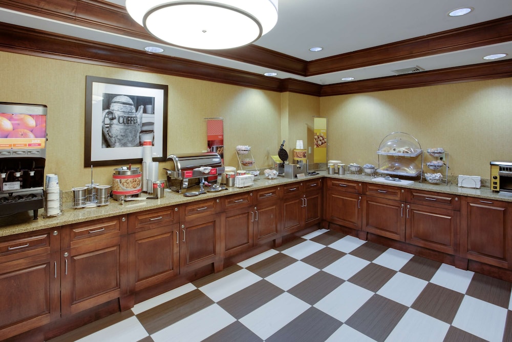 Hampton Inn Auburn Ma 28/36
