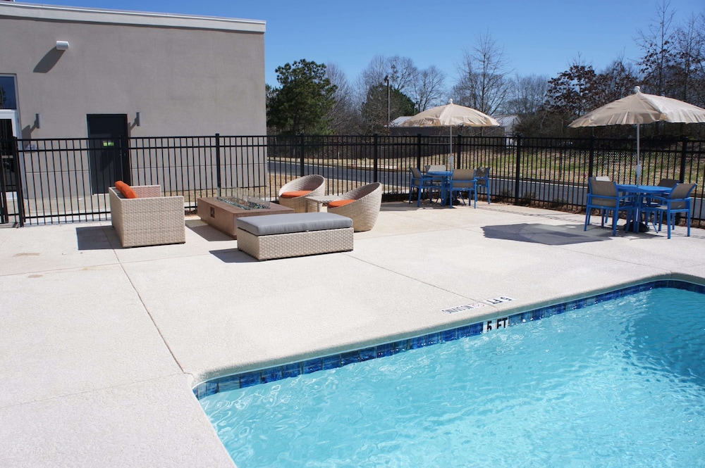 La Quinta Inn and Suites by Wyndham Braselton 29/60