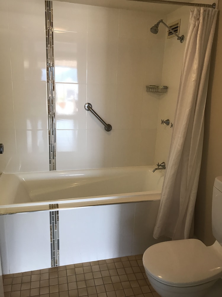 Coral Towers Holiday Suites 69/69