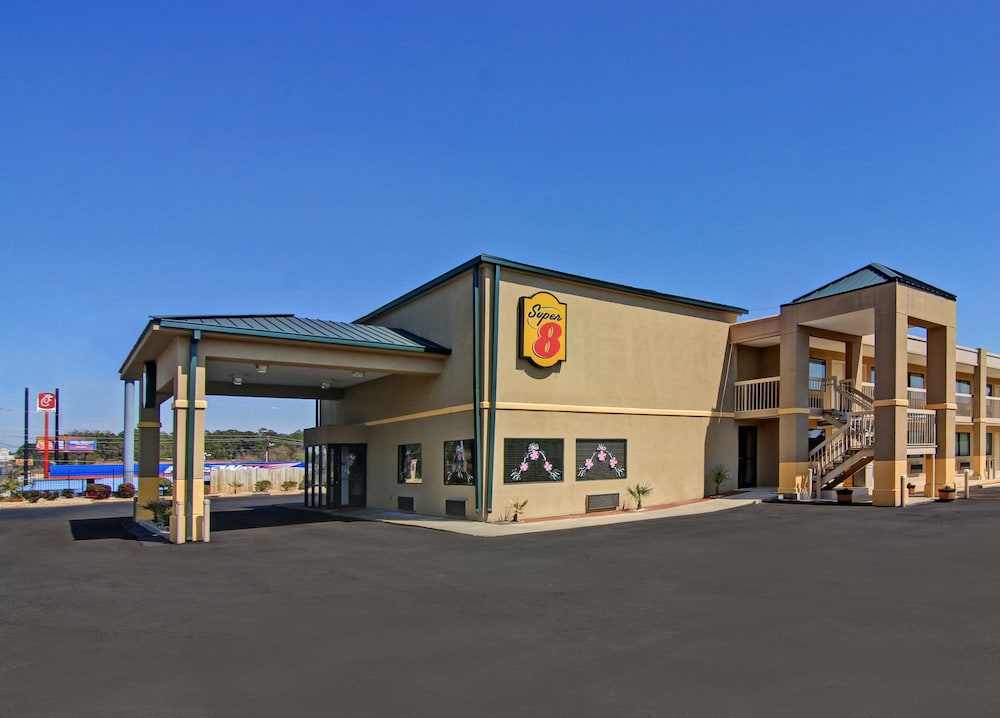 Super 8 By Wyndham Macon West 2/26