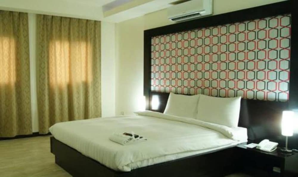 Terrace Hotel 13/26