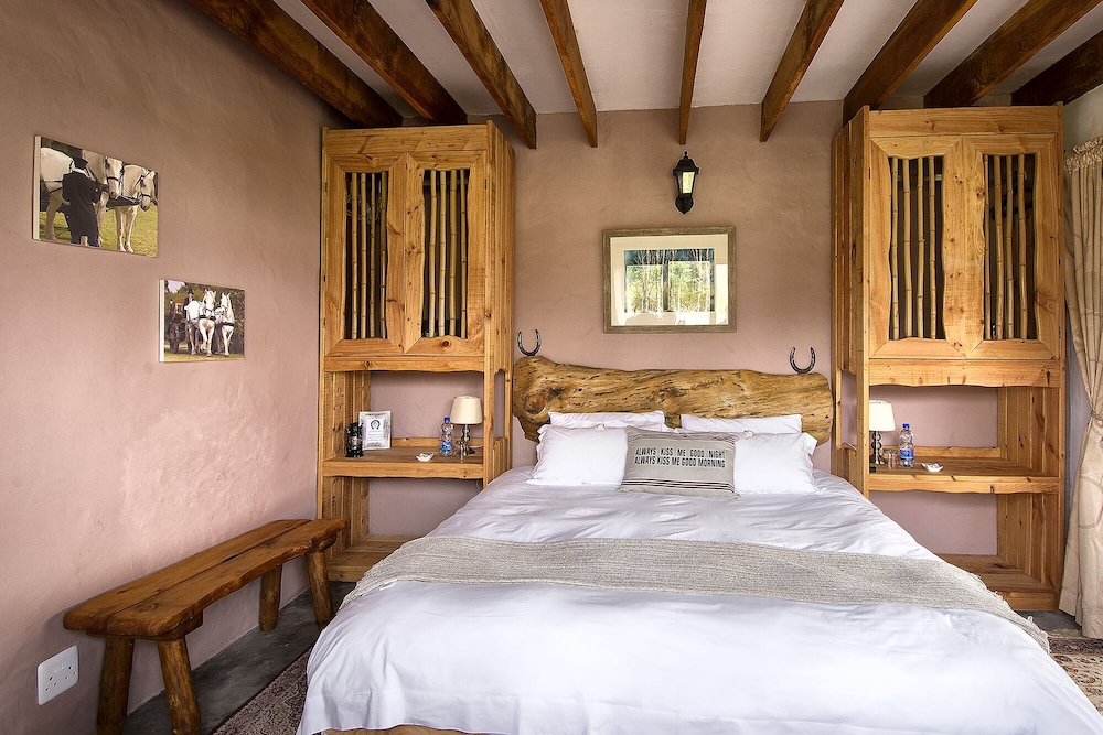 T'niqua Stable Inn 4/50