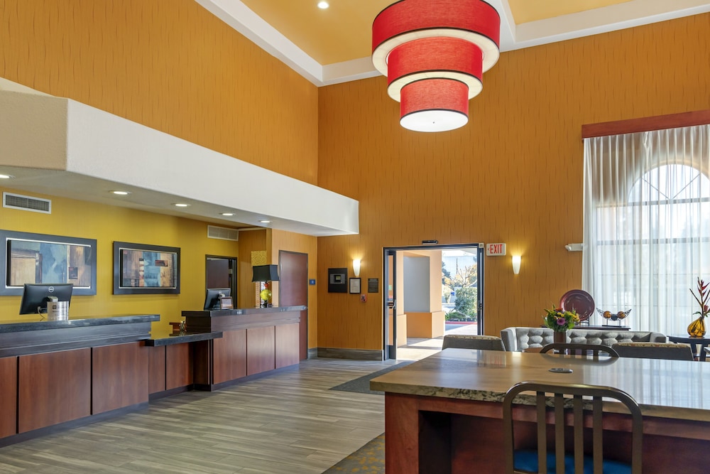 Best Western Plus Fresno Inn 13/50