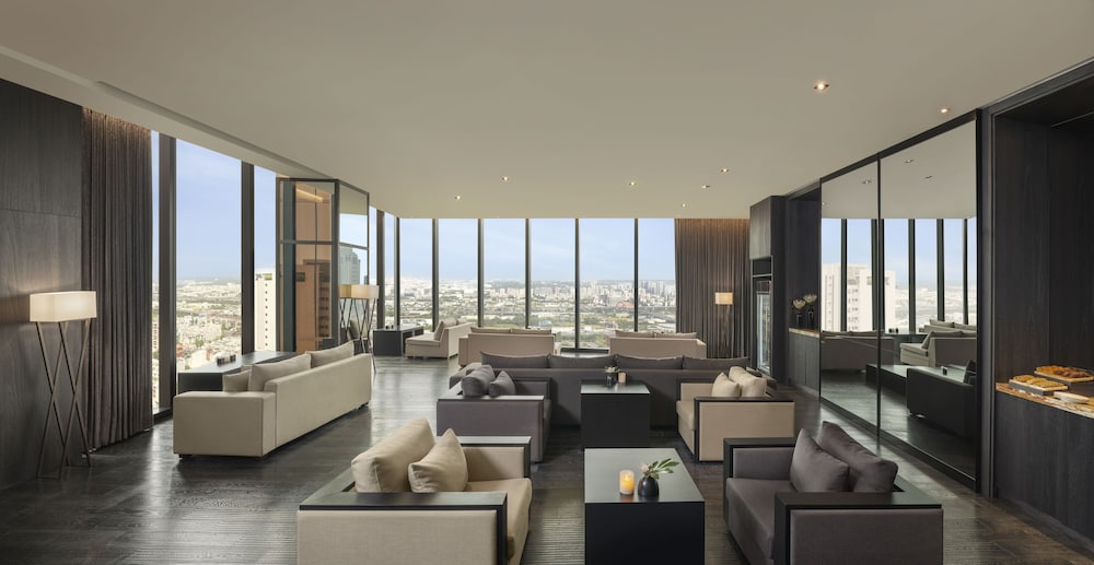 The Lin Hotel 42/61