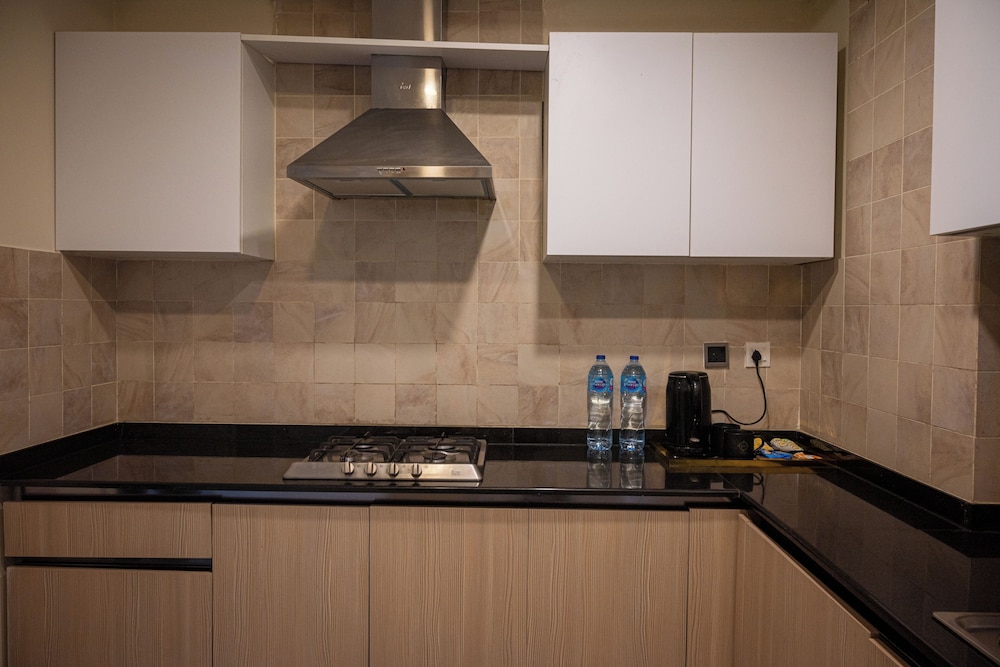 Centaurus Hotel Suites 6/42