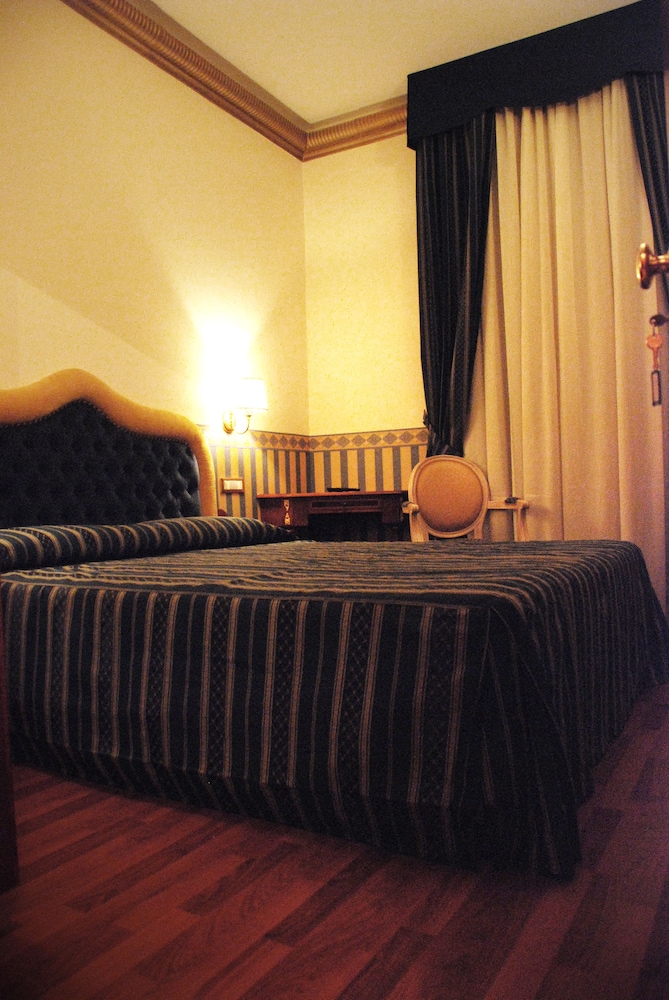Bramble Luxury Suites 52/85