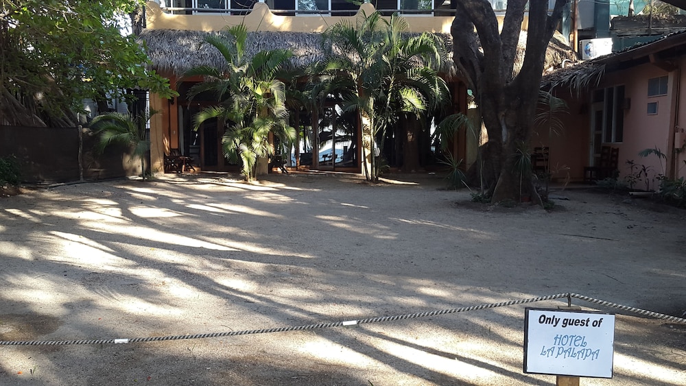 Hotel La Palapa 67/76