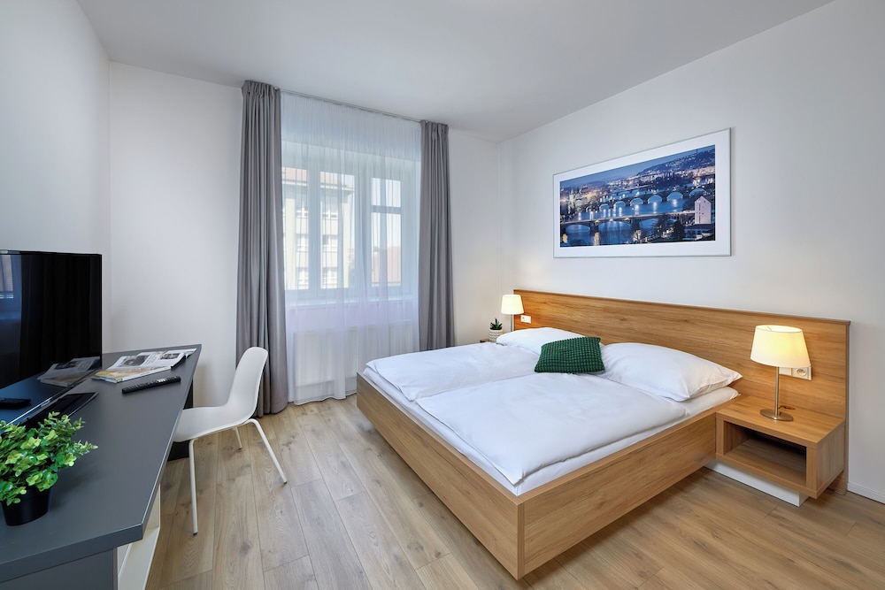 ROOM, QUEEN BED, PRIVATE BATHROOM