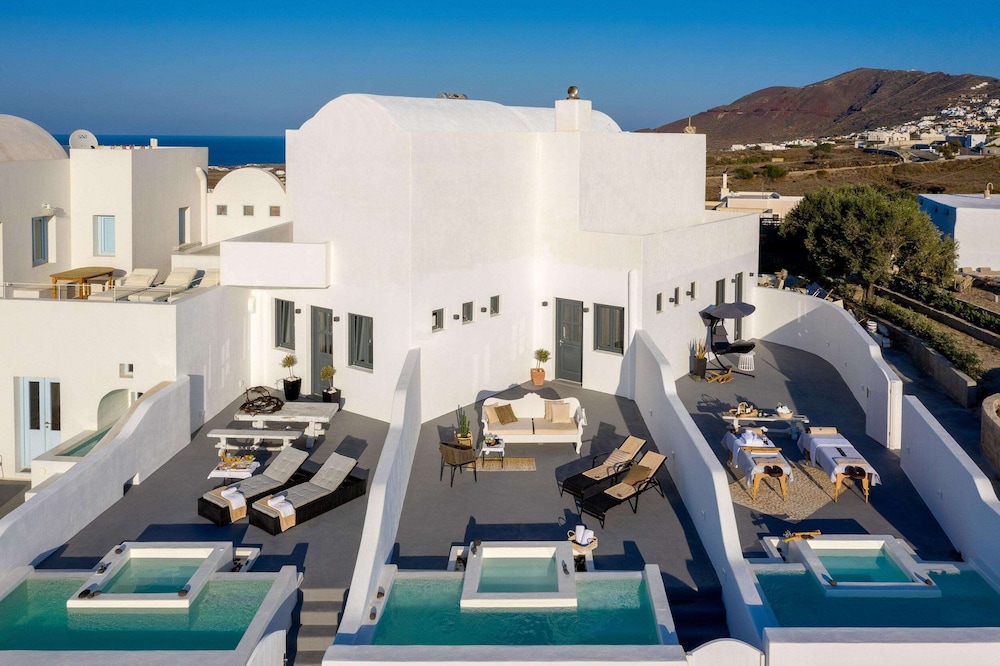 Santolia Art Suites Santorini 50/56