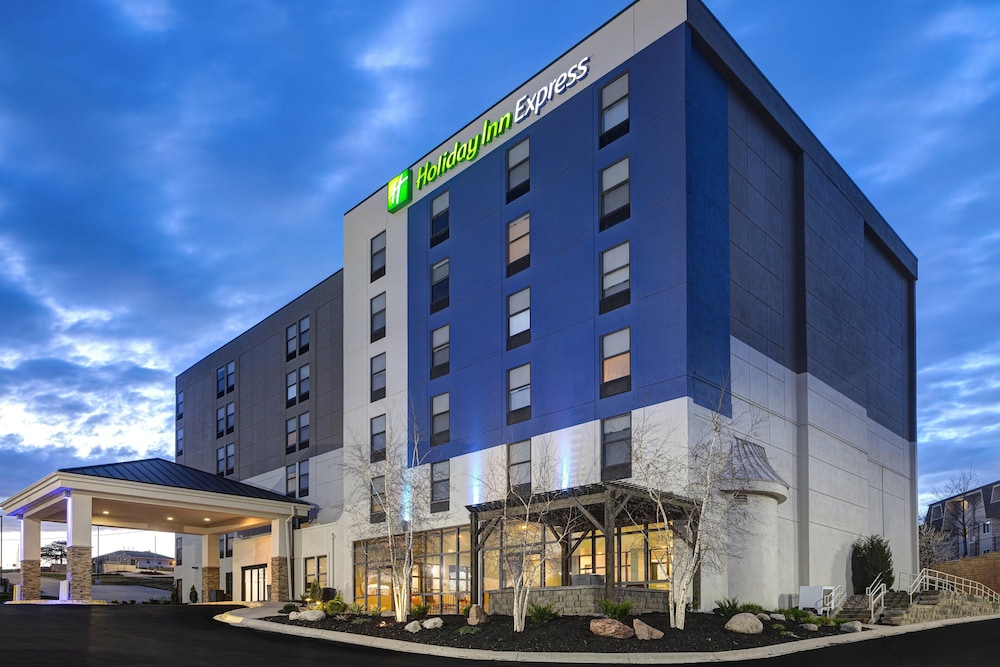 Holiday Inn Express & Suites Central Omaha, an IHG Hotel 1/50