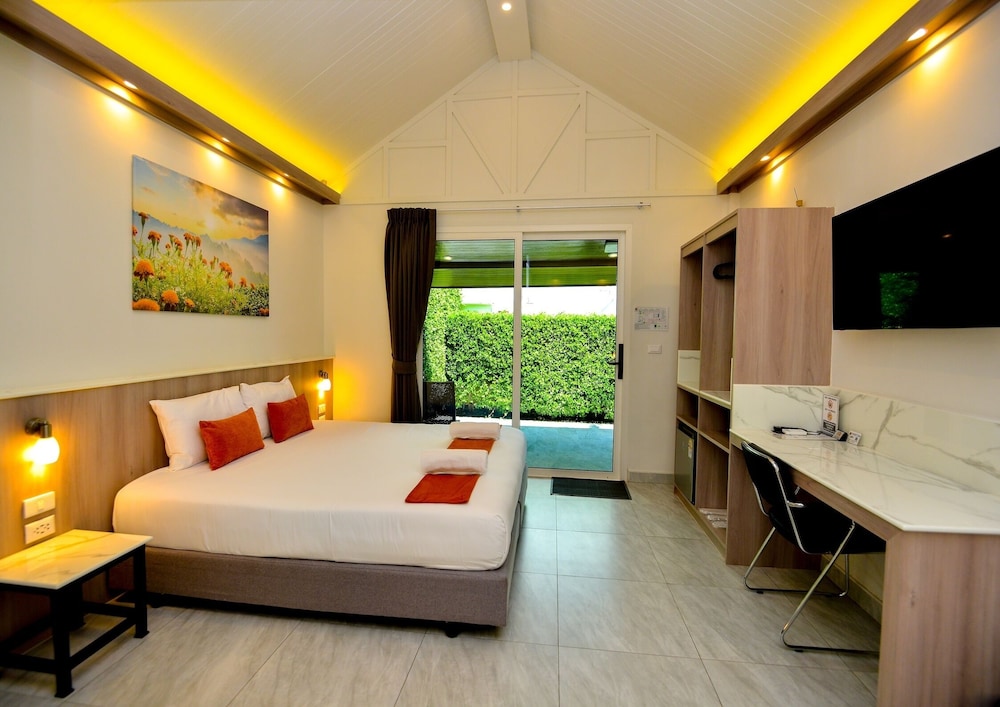 Phuket Airport Hotel 25/74