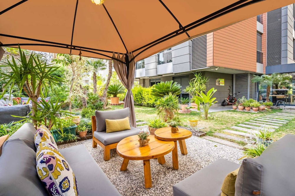 Bmk Suites And Apartments 6/50