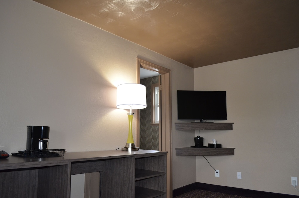 AArya Hotel By Niagara Fashion Outlets 36/44