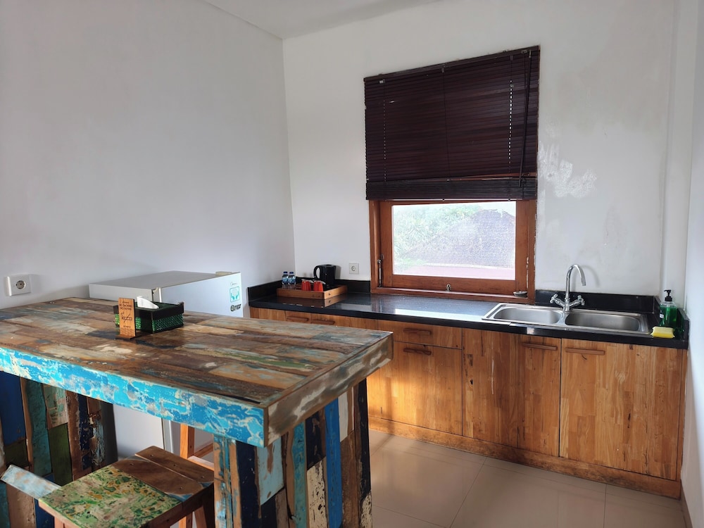 Home 21 Bali 6/50