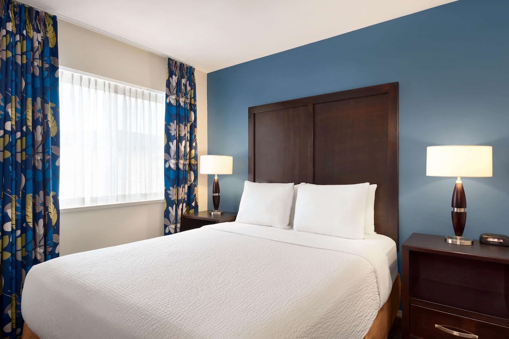 Days Inn By Wyndham Kelowna 12/37