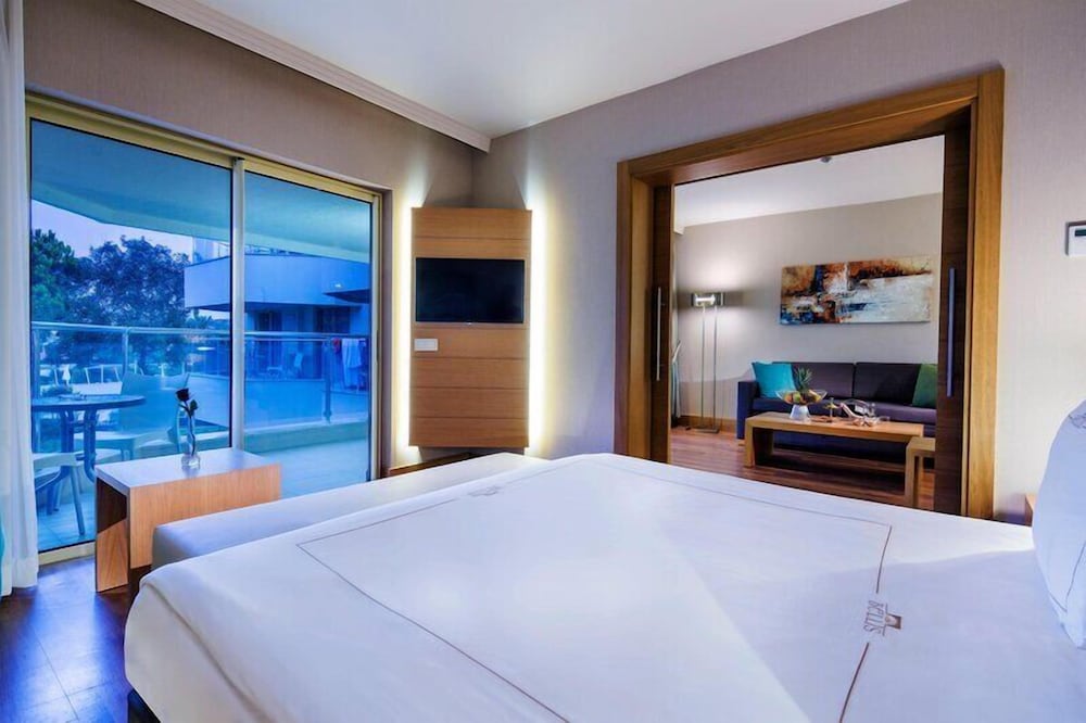 Bellis Deluxe Hotel 27/89