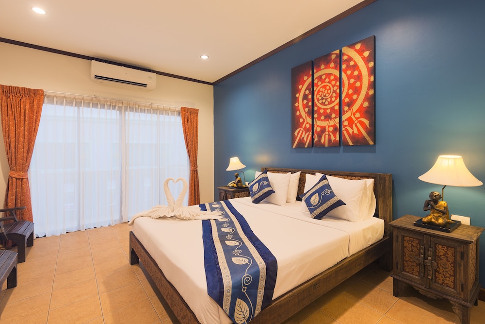 DELUXE, DOUBLE OR TWIN BED, BALCONY