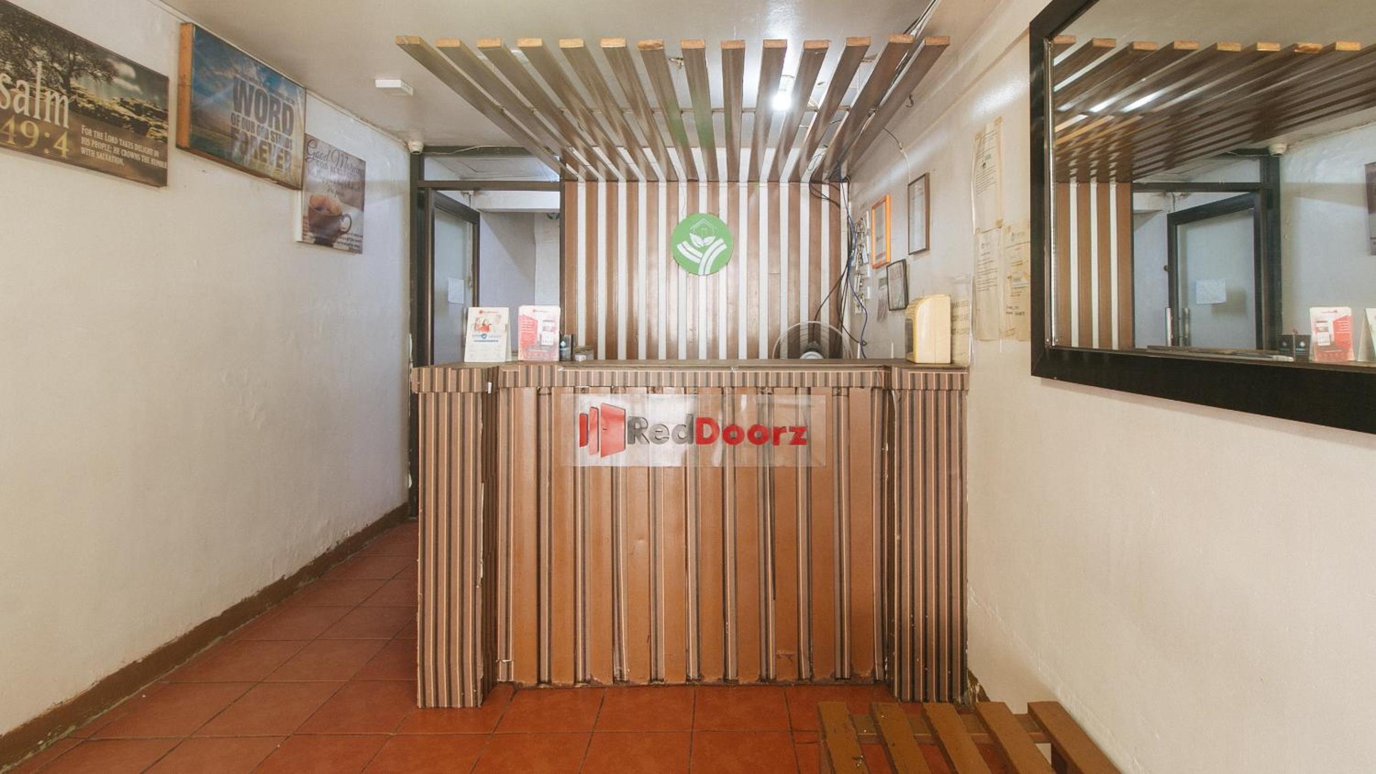 RedDoorz near OWWA Pasay 6/46