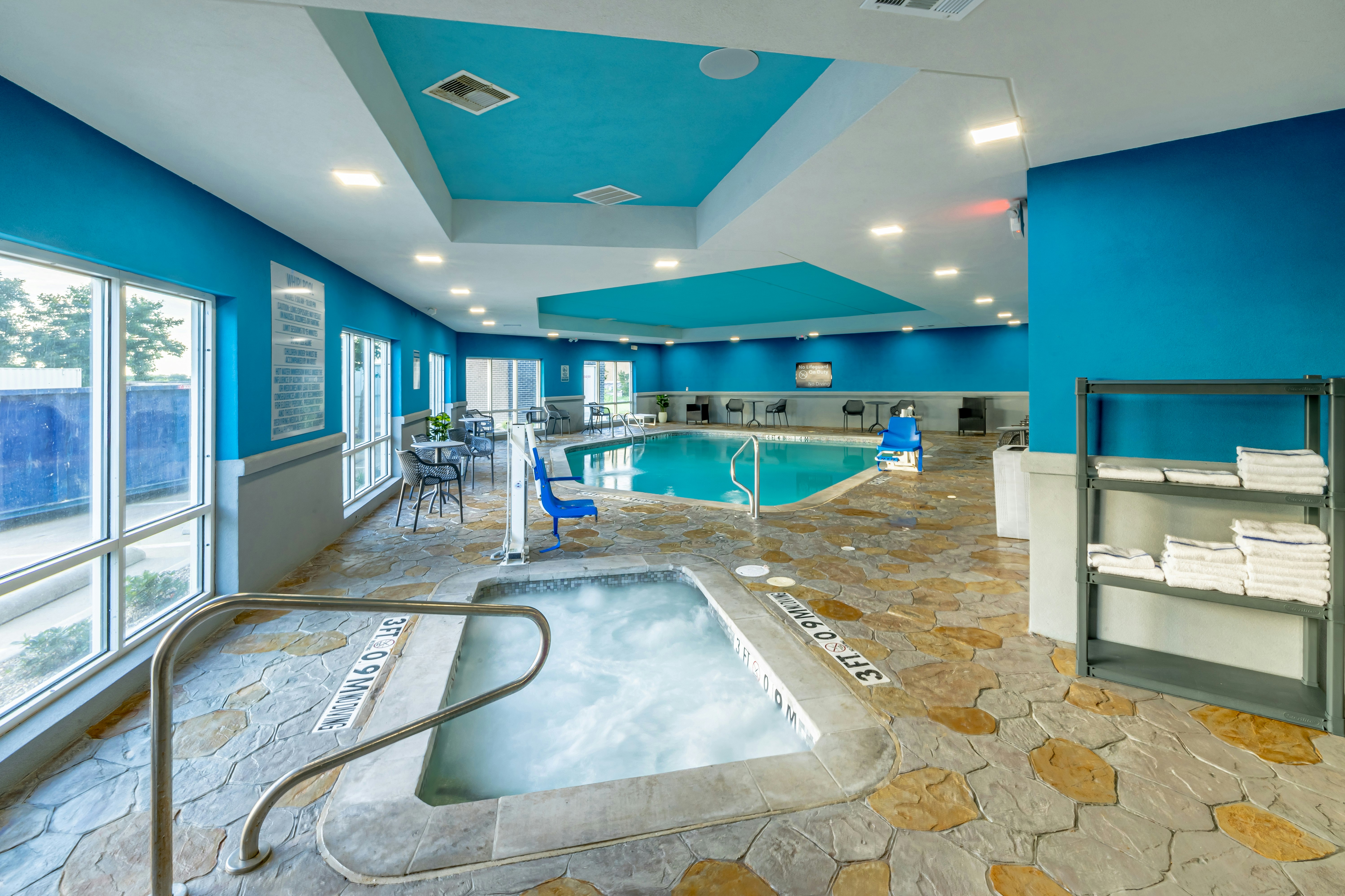 Hampton Inn and Suites Cleburne 27/78