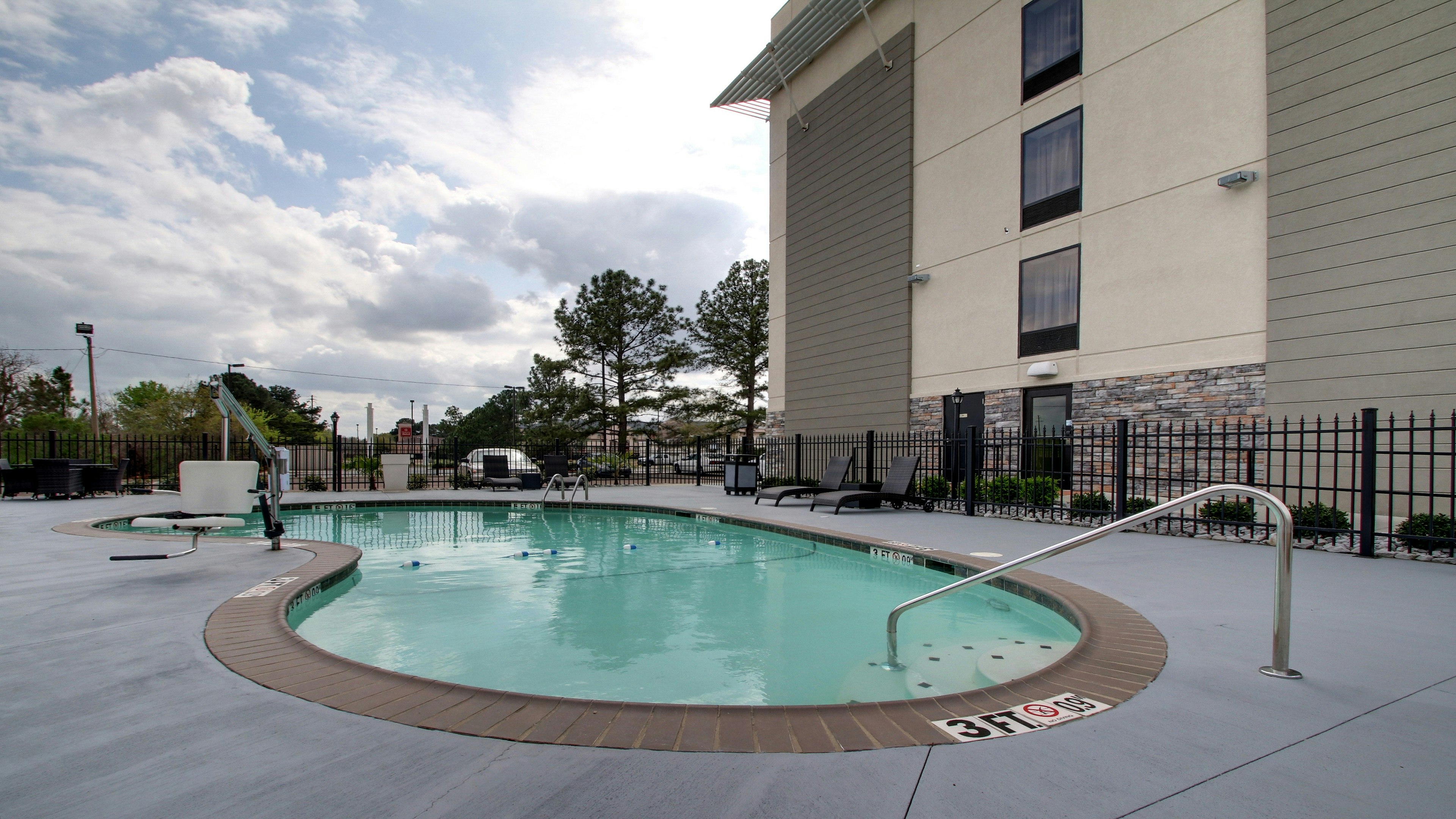 Holiday Inn Express Suites Jackson Downtown Coliseum 49/49
