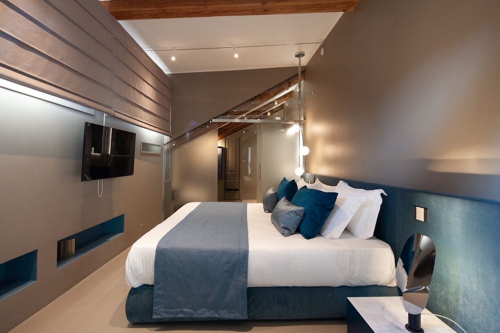 DELUXE, PENTHOUSE, DOUBLE BED