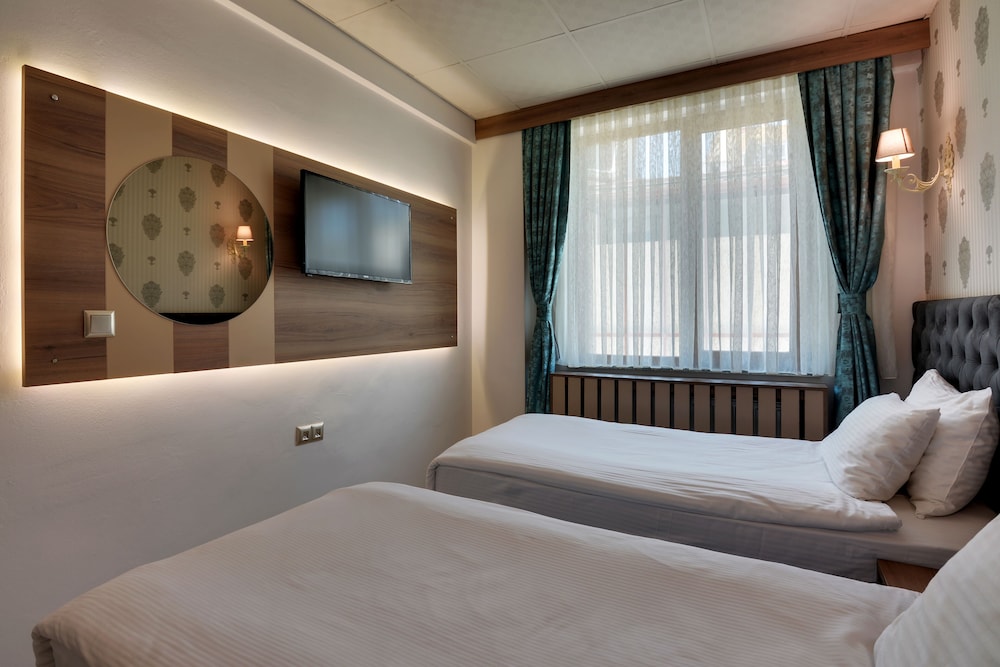 Castillo Luxury Rooms And Suites 8/38