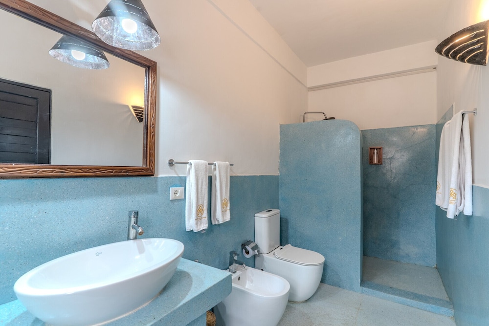 Pongwe Bay Resort 50/50