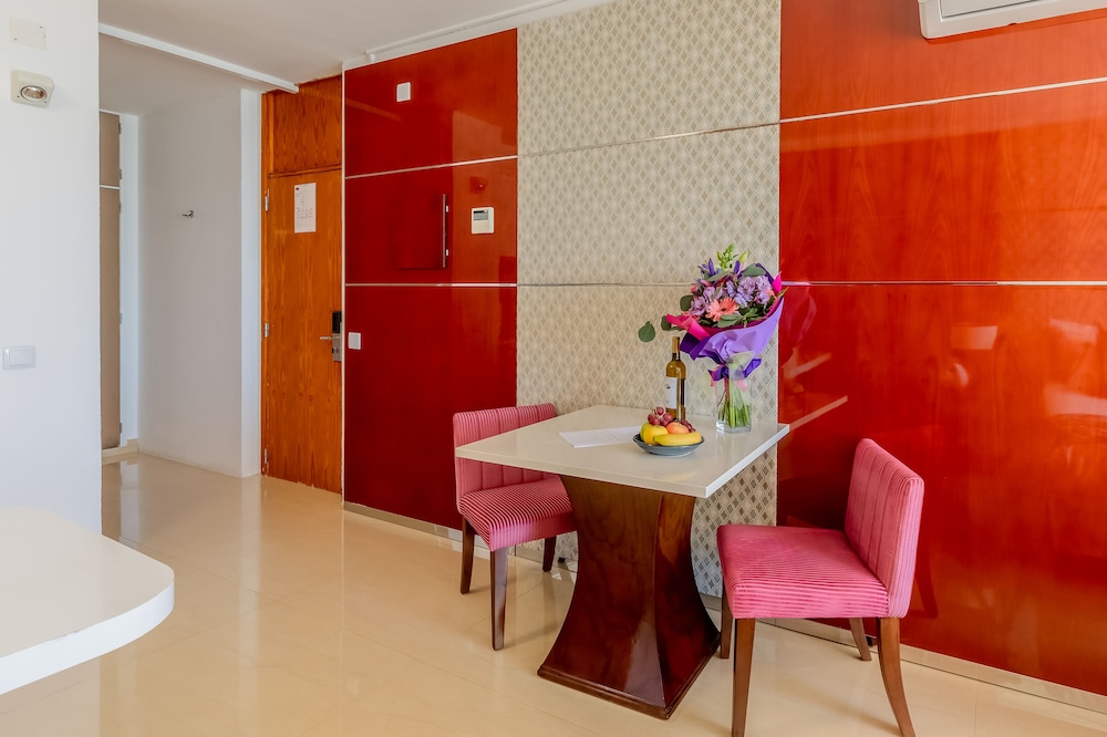 Monicca Collection Suites and Residences 73/74