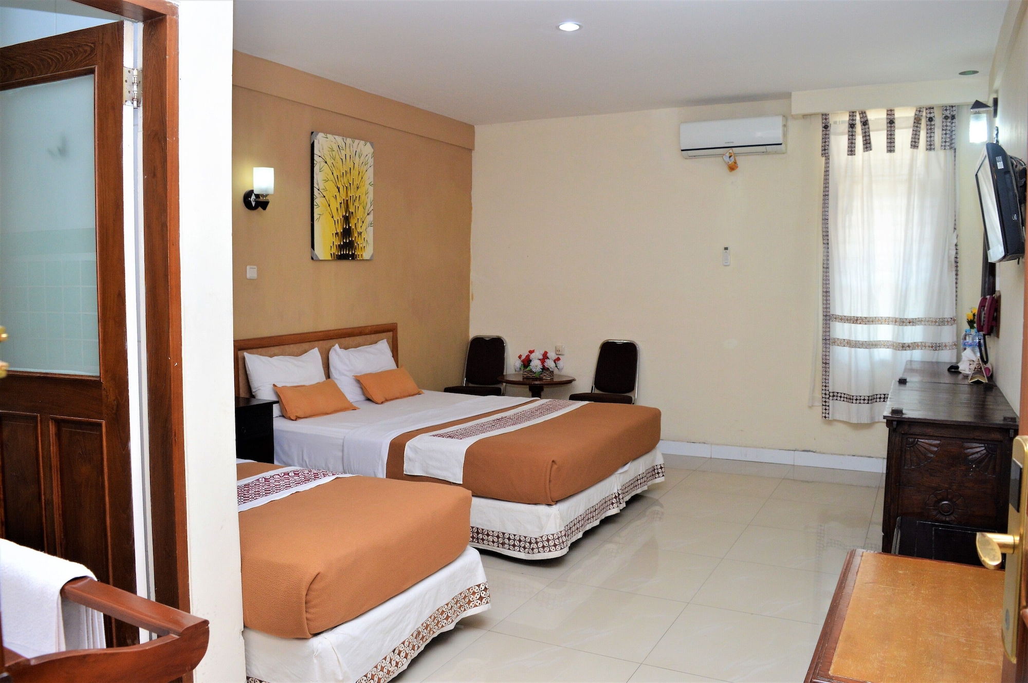 ROOM, TRIPLE