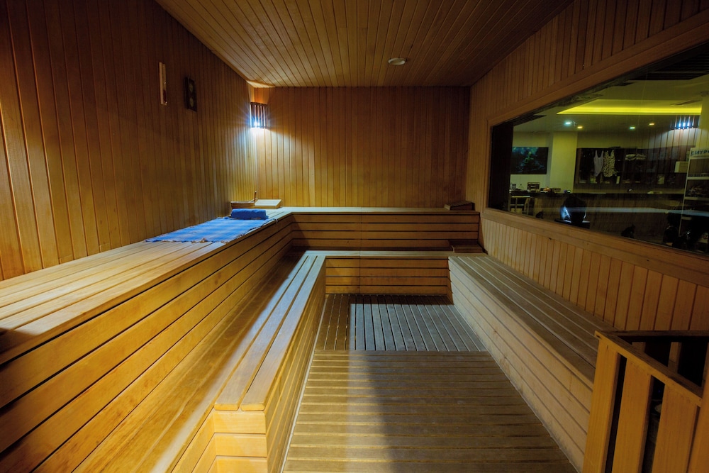 Karpalas City Hotel & Spa 40/70