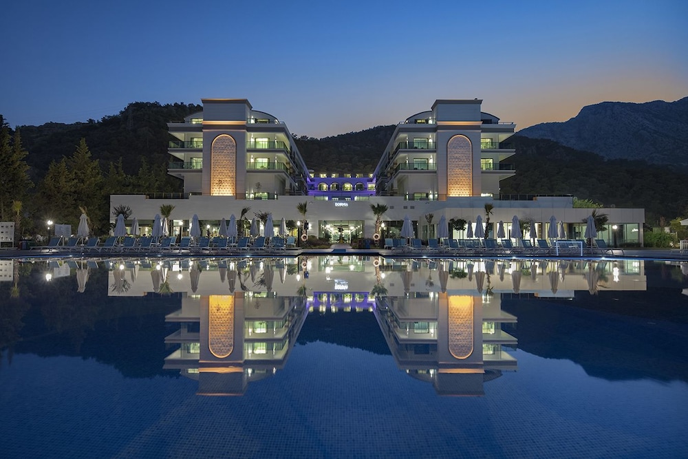 Dosinia Luxury Resort in KEMER