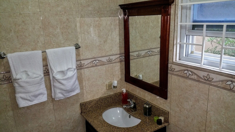 Modern London Decor Guest Apartments 42/50
