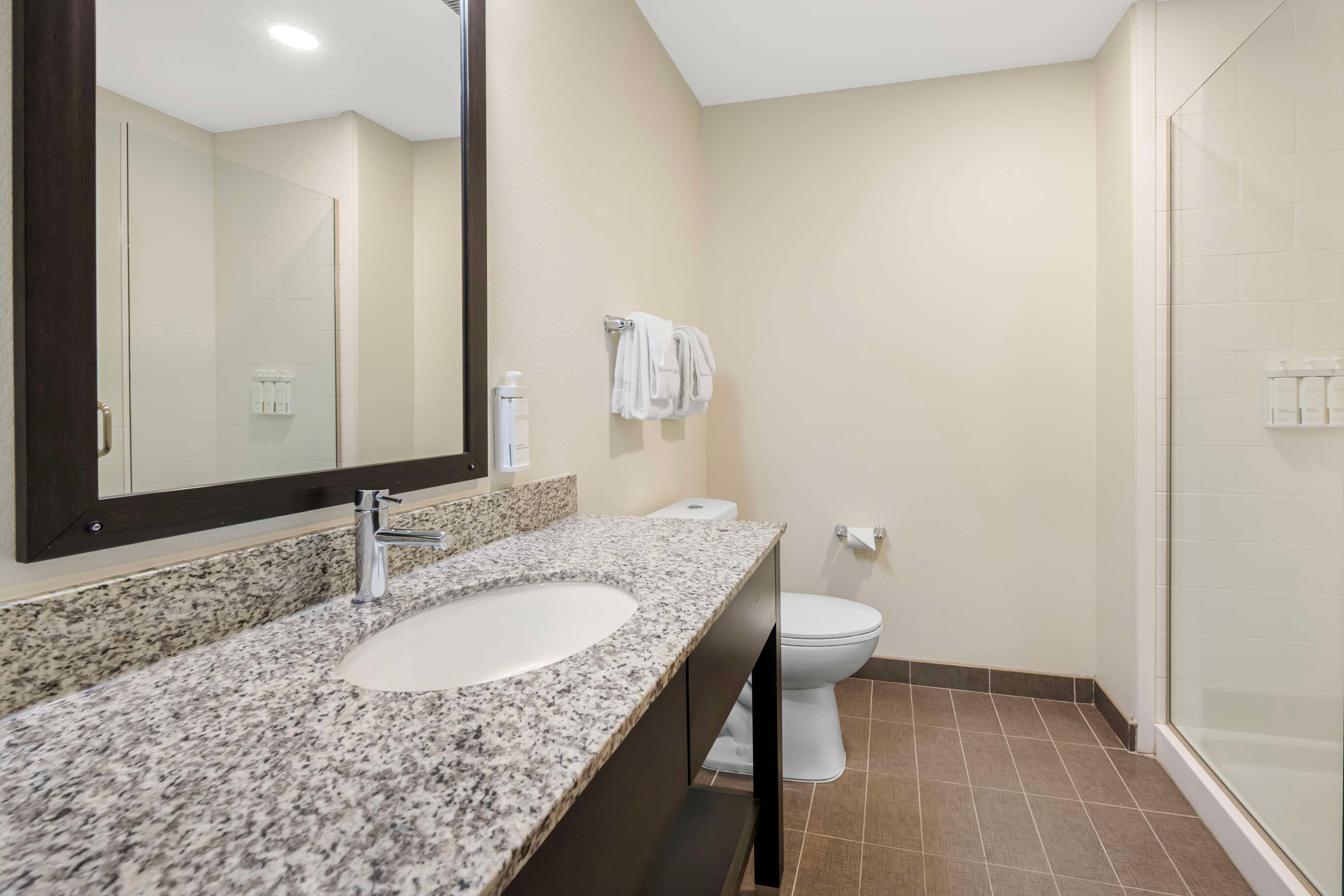 Room, King Bed, Caretta Landing Sarasota, an Ascend Collection Hotel 4/5