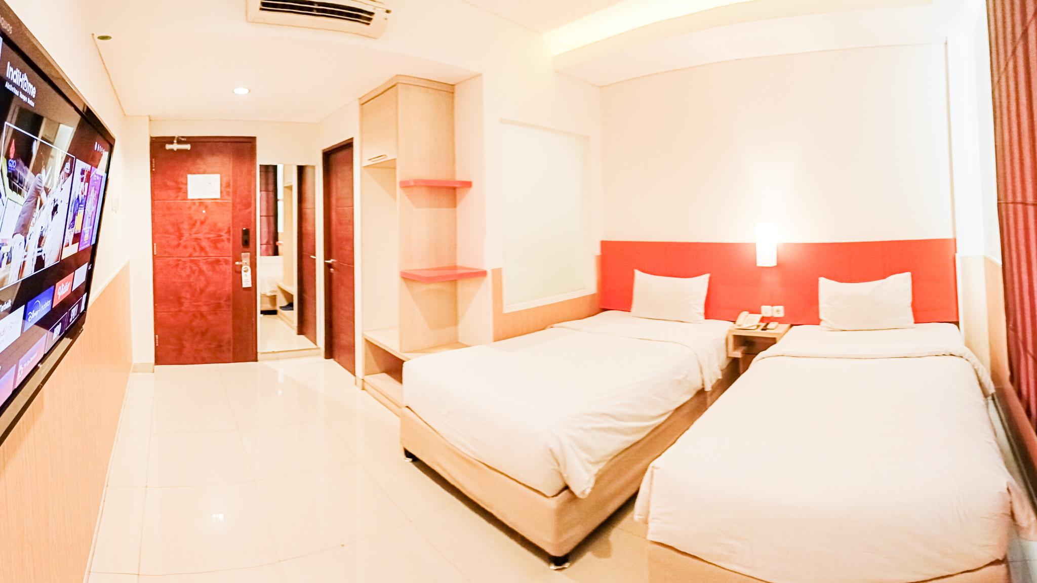 Express, Twin Beds