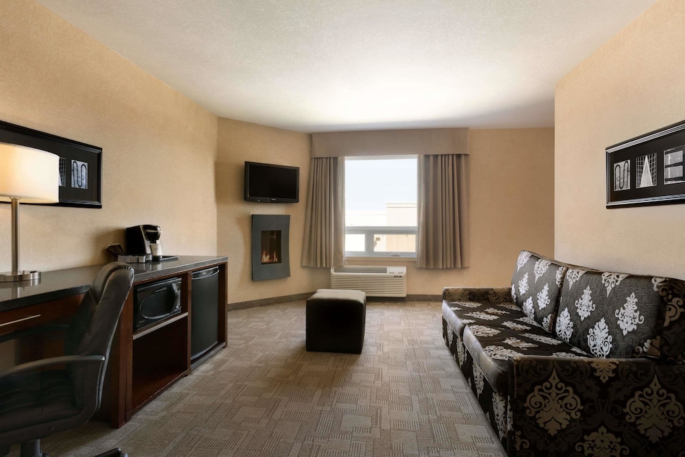 Days Inn by Wyndham Regina Airport West 35/53