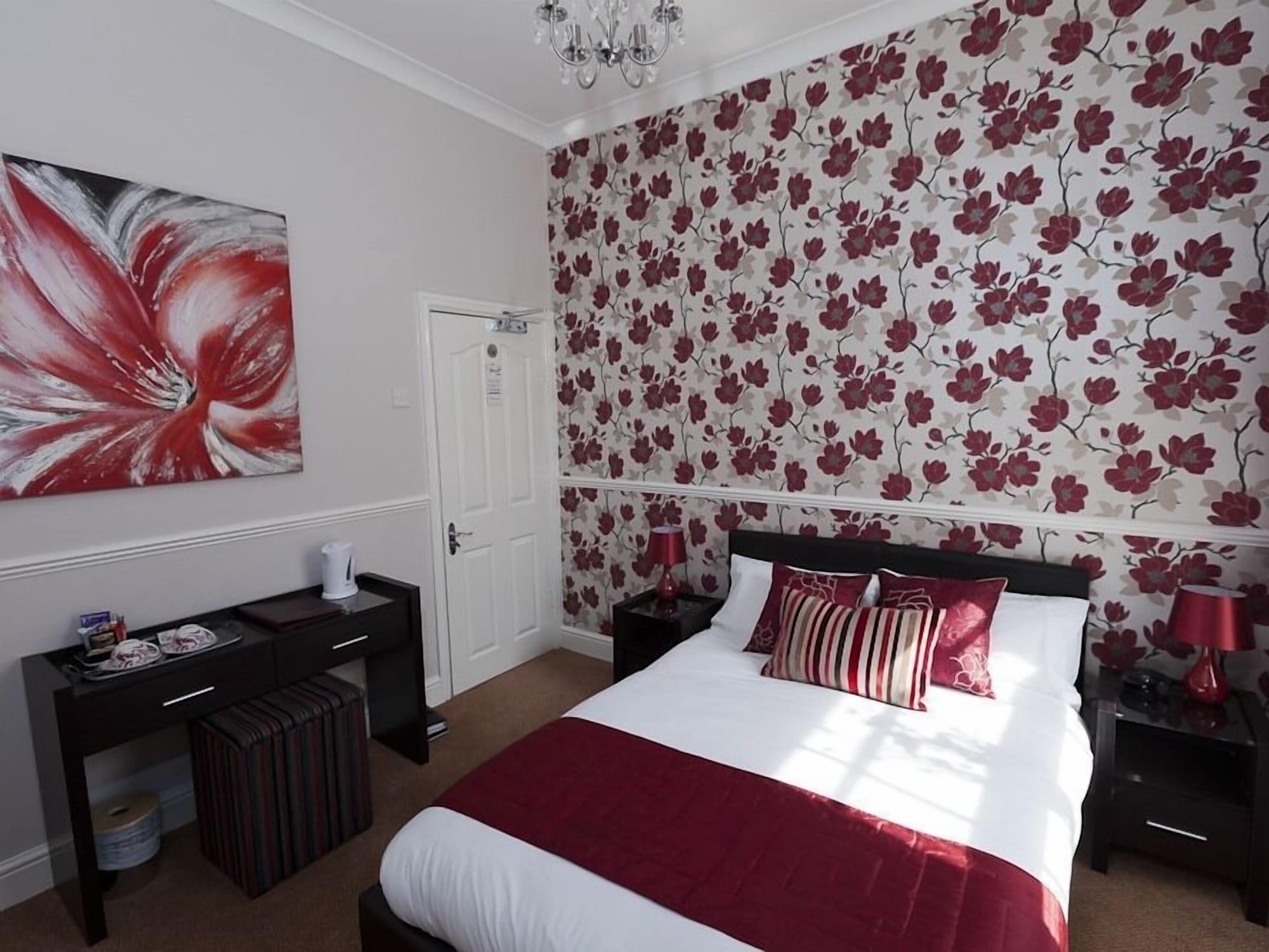 Standard, Queen Bed