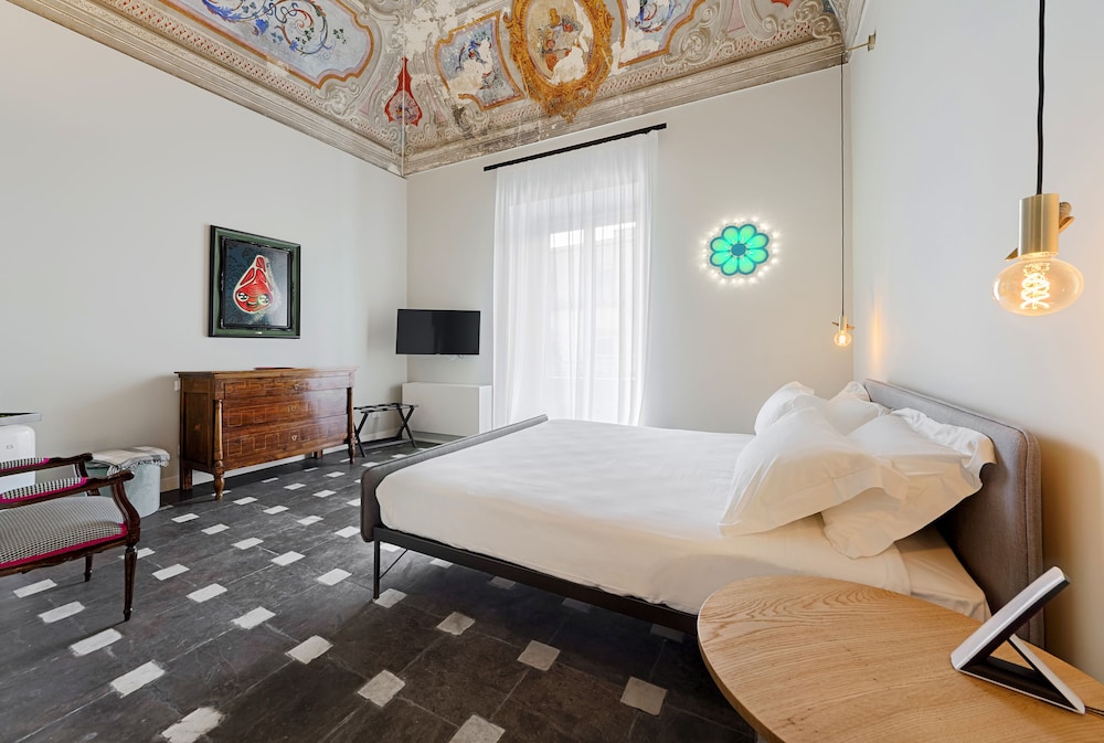 Executive, King Bed, Duomo View