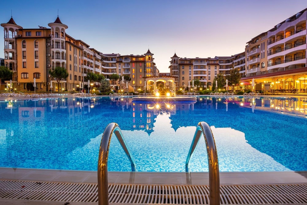 Royal Sun Holiday Complex 17/50