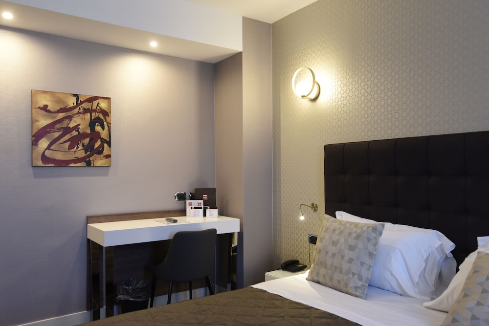 ROOM, SINGLE, DOUBLE BED
