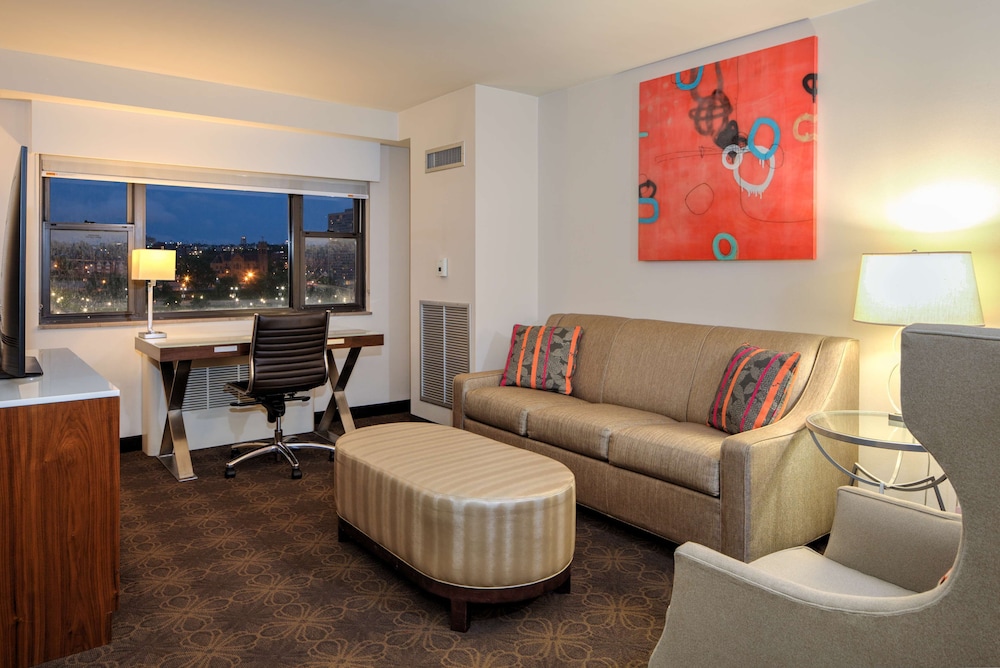 DoubleTree by Hilton Hotel & Suites Pittsburgh Downtown 49/81