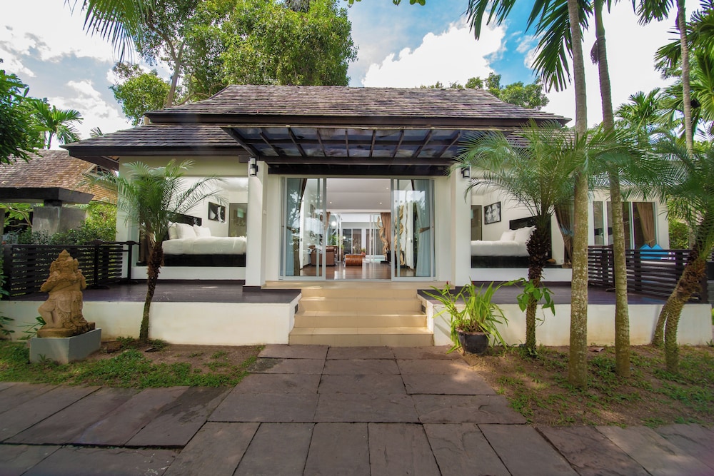 Zara Resort (ex The Privilege Hotel Ezra Royal Beach) 4/80