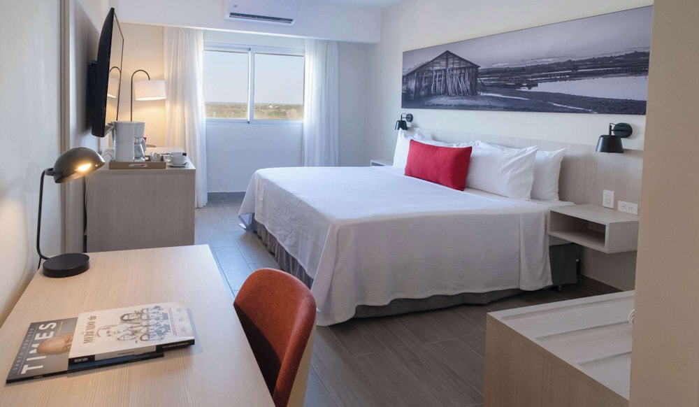 Super 8 by Wyndham Manzanillo 18/50