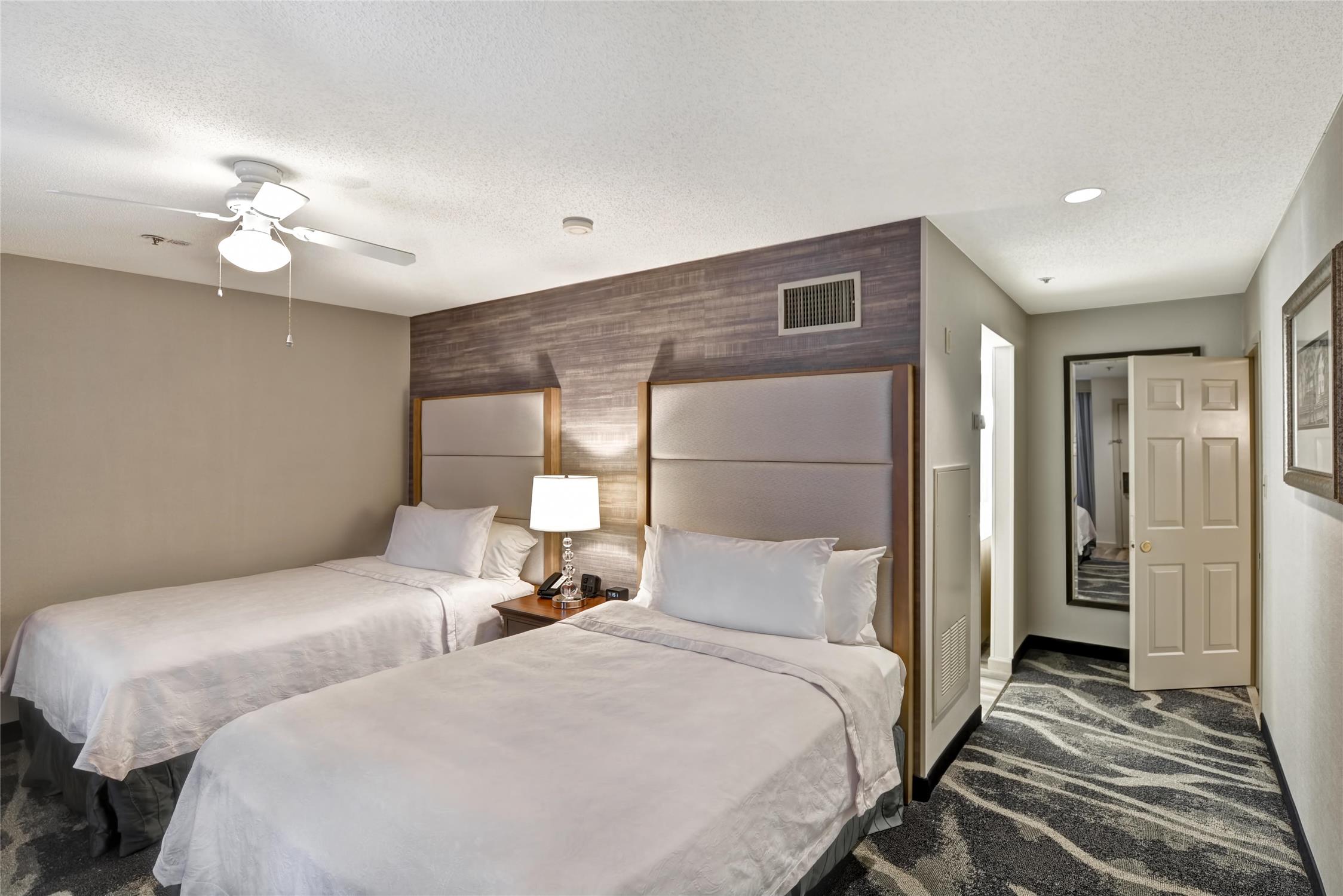 2 Bedrooms, Suite