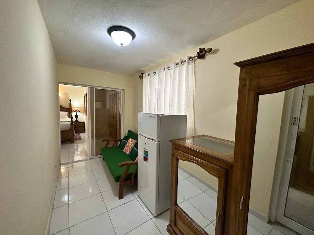 Pc Entreprises Guest House 35/50
