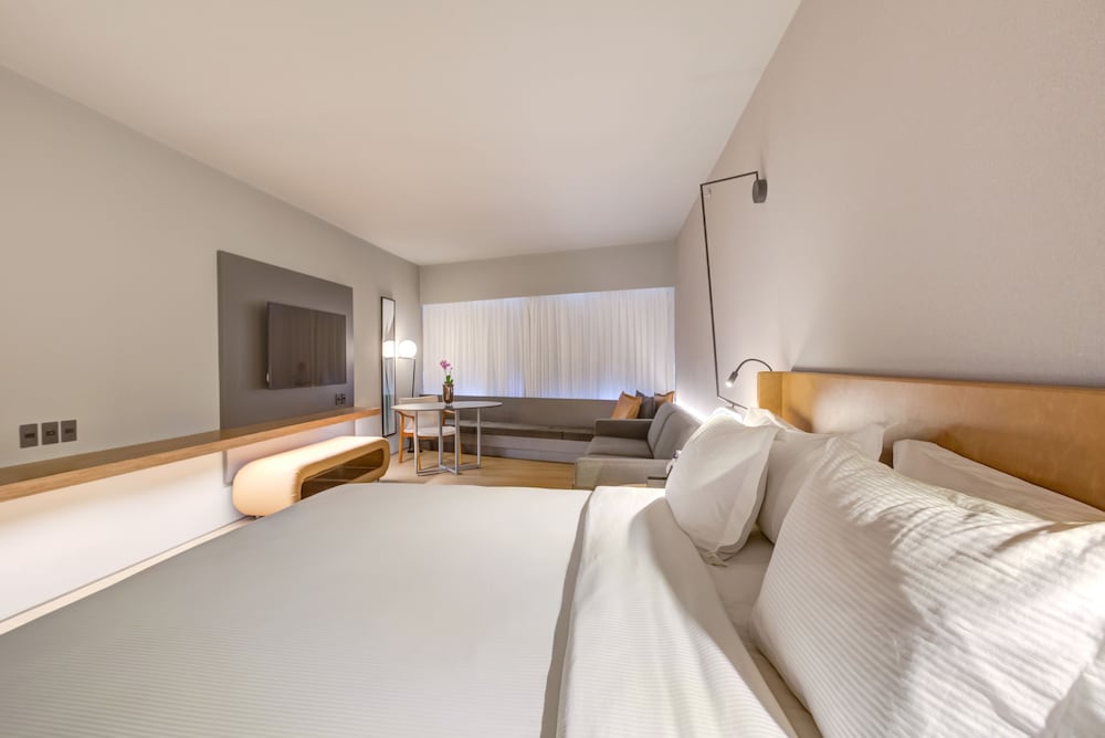 DELUXE, KING BED